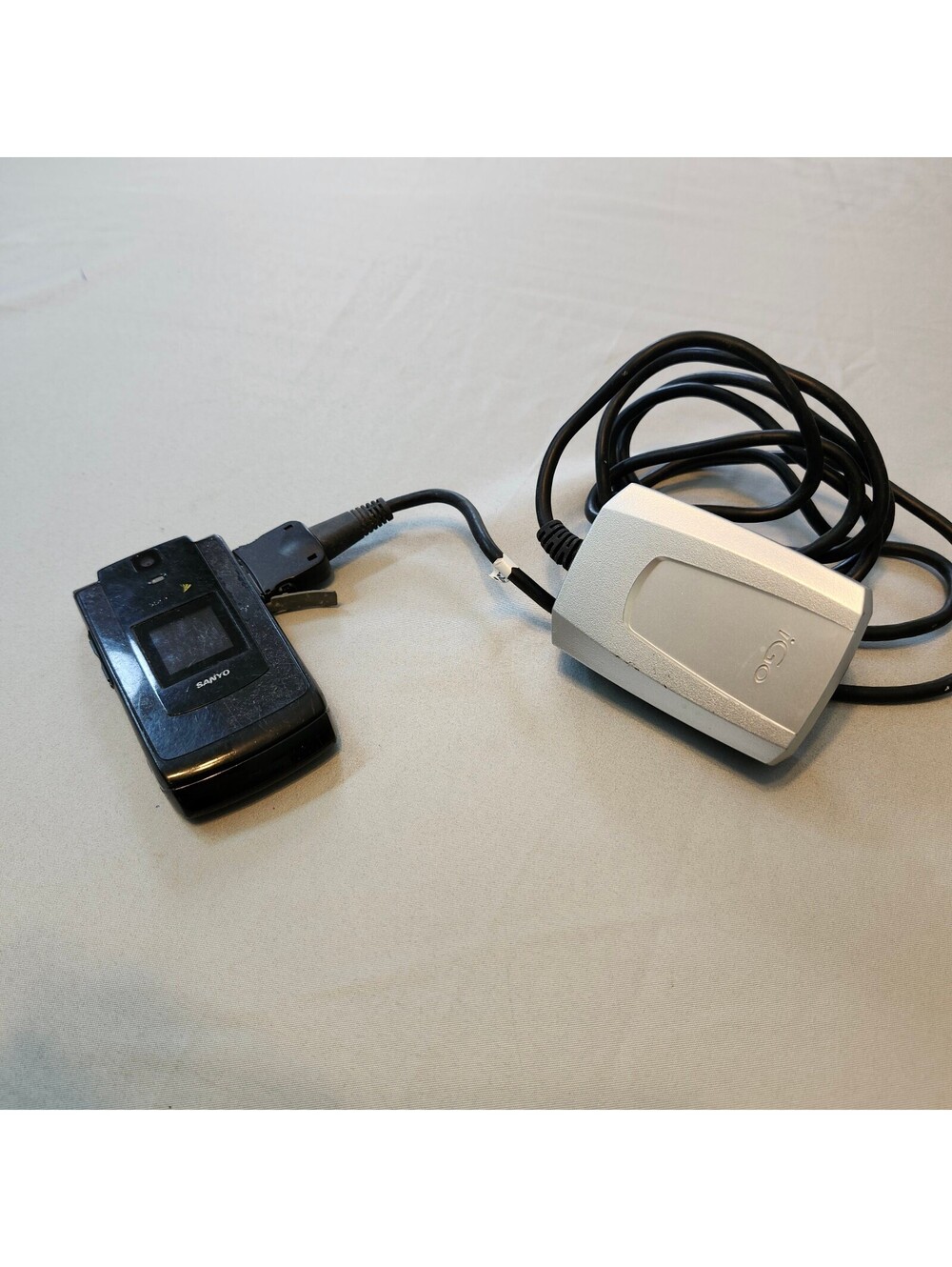 Vintage Sanyo Katana II flip phone Sprint with iGo charger -  for parts